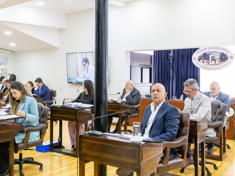 Desde los diferentes bloques, destacaron la trascendencia de la iniciativa que permitir inversiones en los parques energticos e ingresar de manera directa en el cambio de la matriz energtica en la provincia.