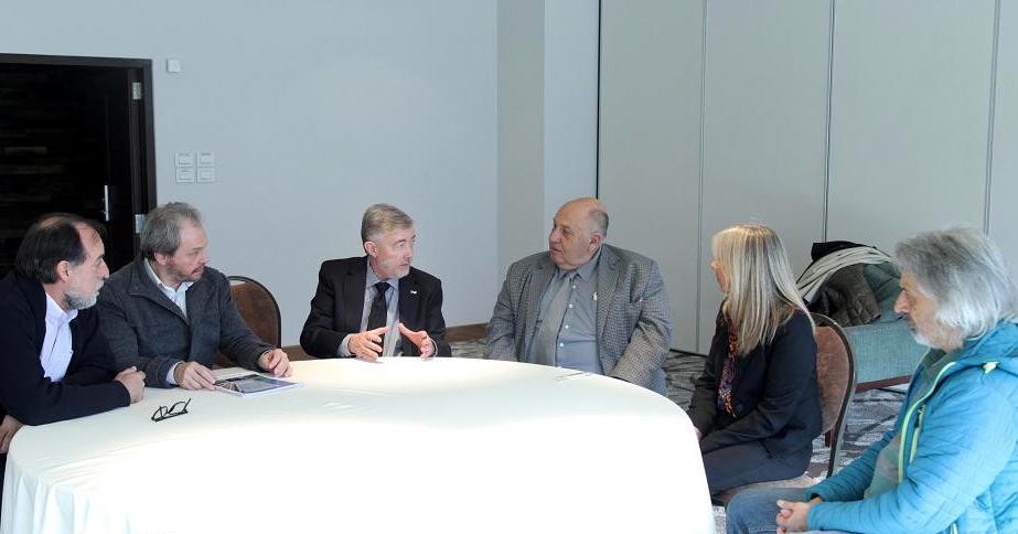 El CIT realizar investigacin cientfica y tecnolgica, formacin de recursos humanos para la investigacin, desarrollo y actividades de transferencia de los resultados al medio socio-productivo, contemplando problemas de desarrollo local.