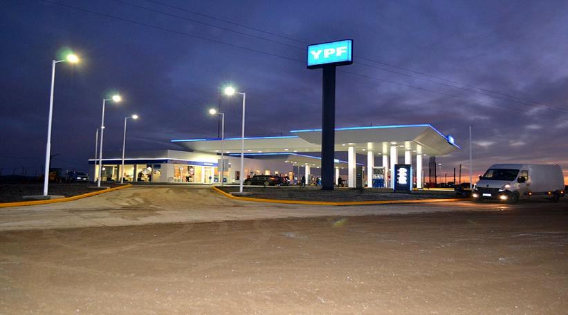 La estacin tiene una superficie de 16.000m2 con 2 playas de abastecimiento: una para autos livianos, y otra para vehculos pesados. Foto: www.delfuegonoticias.com.ar