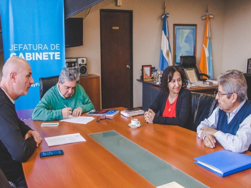 Se trata de un papeln maysculo para una gestin de Walter Vuoto que intent vender como un logro destacado el dictado de una carrera que, supuestamente, llegaba a la ciudad de la mano de una institucin como Red Gesta.