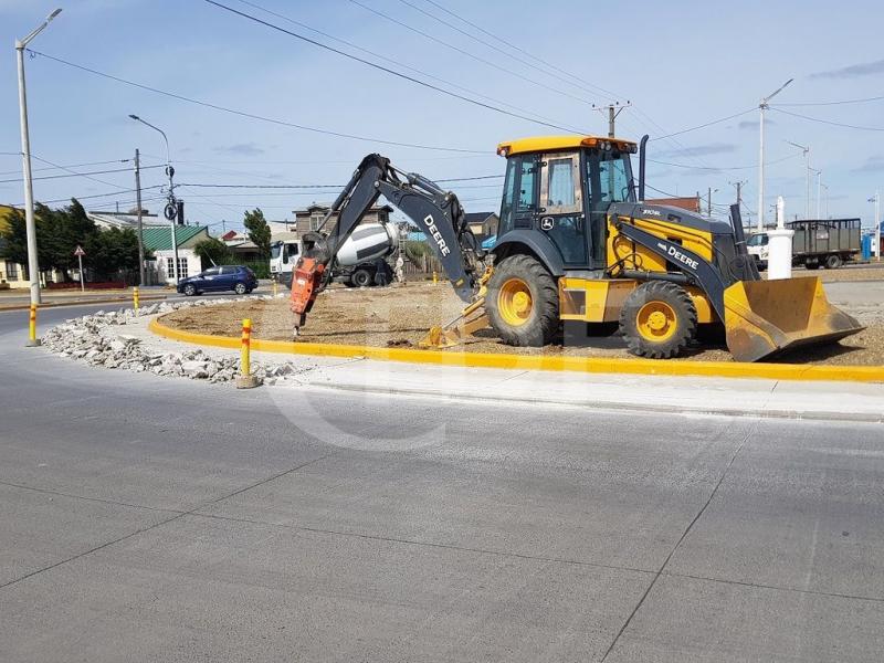 Una nueva intervencin con mquinas viales en la Rotonda de las Amricas, evidencia la falta de planificacin y de diseo en la mencionada obra. Otro papeln de la gestin Martin Prez.