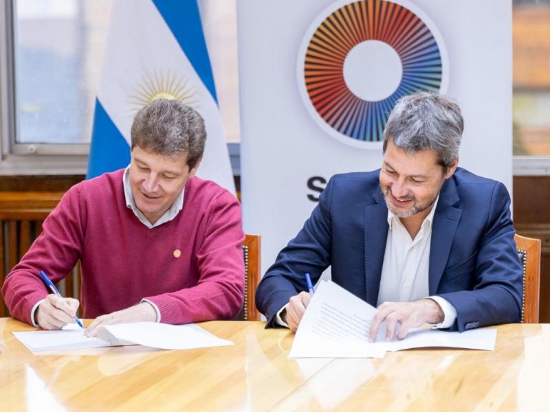 Se trata del primer programa integral de desarrollo y promocin del turismo de naturaleza que incluye hasta el momento ms de 150 destinos de aire libre en todo el pas.