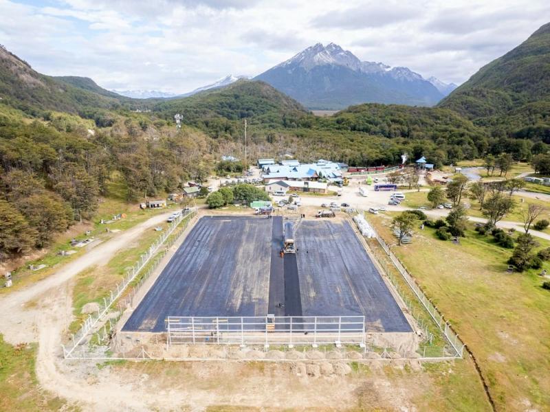El Gobernador Gustavo Melella, acompaado de autoridades provinciales y representantes de la Asociacin Civil CAEF, recorrieron los avances de obra.