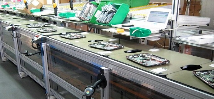 Las empresas aseguran que es imposible competir con productos de Asia, donde los costos en general y la mano de obra son mucho ms baratos. Como consecuencia, la mayora dej de fabricar notebooks y tablets y comenz a importarlas.