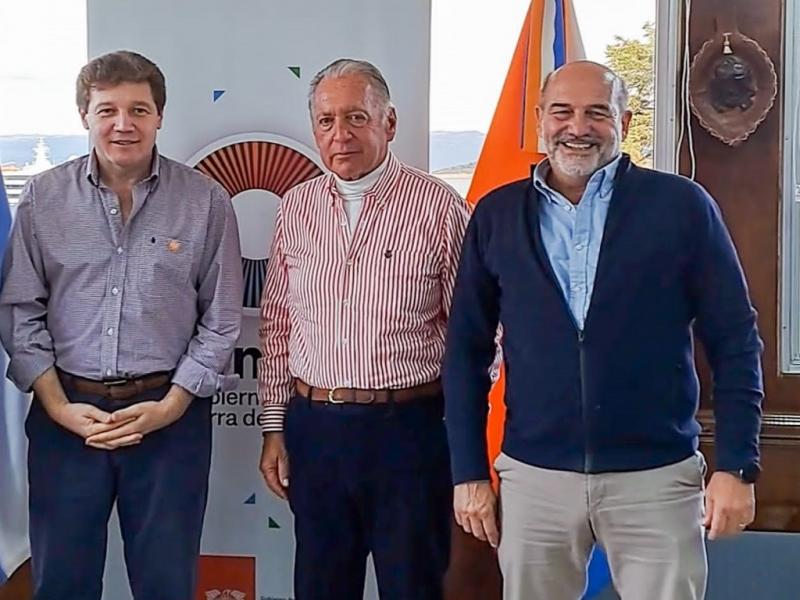 En la charla, se destac el crecimiento en torno al sector de la industria, as como la necesidad de reforzar el trabajo en torno a la ampliacin de la matriz productiva de la provincia.