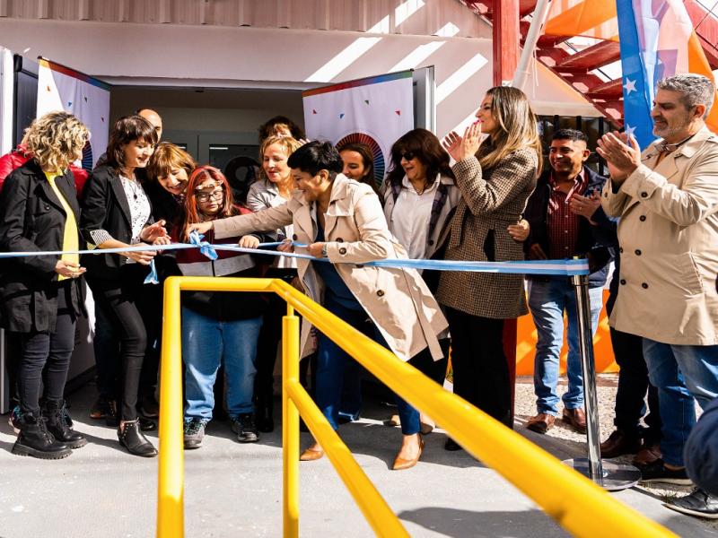 Esta intervencin temprana implica que el Estado se adelante a acompaar a esas familias para que esa nia, nio, nie tenga un futuro mejor inmediato, y trabajar en eliminar todas las barreras, seal Anala Cubino.