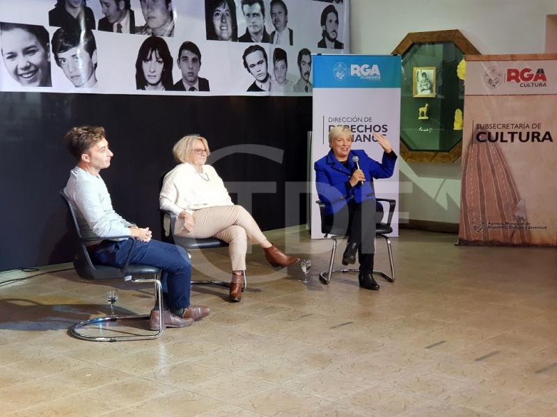 La memoria la hacemos nosotros, y eso nos da fuerzas para hacer posible la defensa de esta democracia que es la ms larga de la historia, resalt Ana MaraRosita Soffiantini, sobrevivientes de la ESMA.