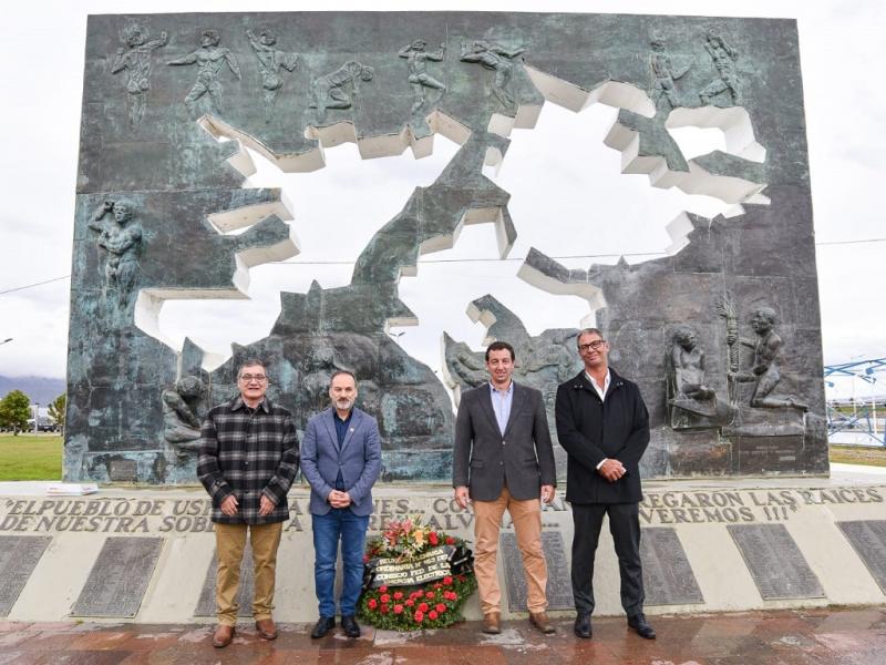 Se anunci la posibilidad de licitar ms de 3.000 megas de generacin trmica, lo que permitira generar energa elctrica en boca de pozo, para incorporar a Tierra del Fuego al interconectado fsico con el continente, destac Moiss Solorza.