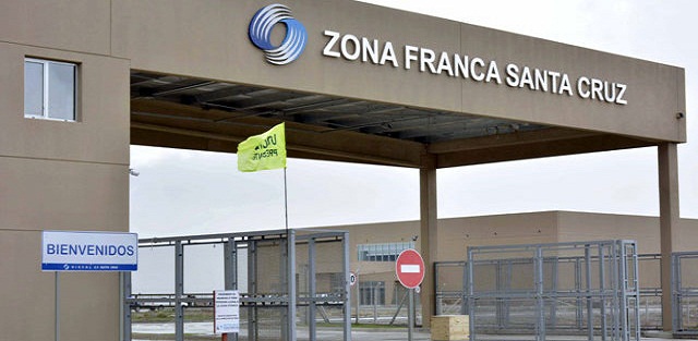 El Gobierno de Santa Cruz pidi celeridad en habilitacin de las zonas francas, tanto la que se emplazar en Ro Gallegos como la que se instalar en Caleta Olivia. 