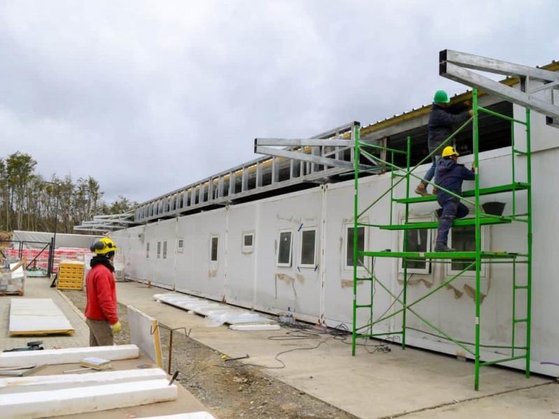 El Hospital Modular de Tolhuin contar de una guardia con recepcin y espera amplia, farmacia, vacunatorio, sala de extraccin, laboratorio, 3 salas de internacin para un total de 6 personas, enfermera y shock room, entre otros servicios.