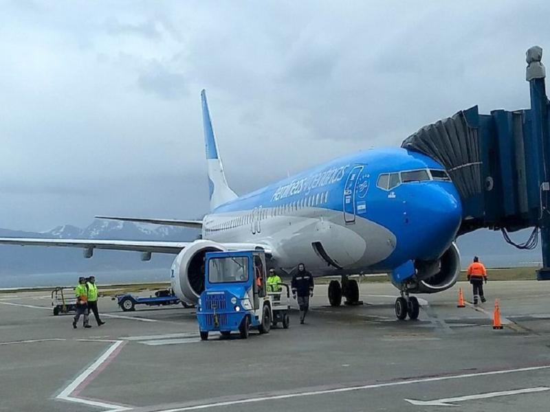 Esta decisin se centra justamente en la condicin de aerodependientes de los isleos y en la posibilidad de facilitarles las posibilidades de viajar, expres Pablo Ceriani, titular de Aerolneas Argentinas.