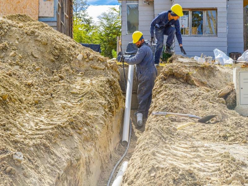 La obra contempla a regularizacin de las conexiones internas cloacales de las viviendas que no cuenten con infraestructura adecuada, de manera de prolongar la vida til de las redes