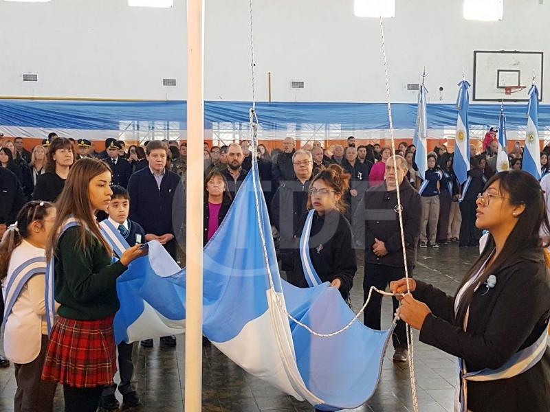 Somos un solo pueblo, cada uno con la religin que tiene, con la idea poltica que tenga, de donde venga y de donde haya nacido; somos una Patria grande, y eso lo tenemos que defender, seal Gustavo Melella.