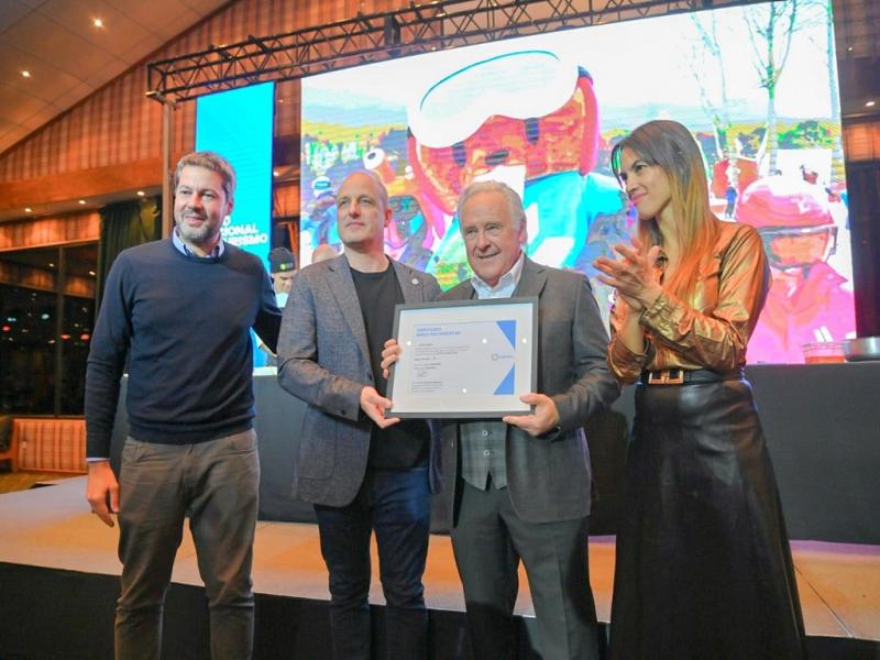 Cientos de personas del sector turstico y acadmico participaron del 3 Foro Nacional de Turismo en Ushuaia. Adems se present el programa GustAR, una iniciativa que busca fortalecer y difundir las identidades de las cocinas argentinas.