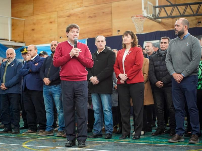 Lo ms lindo que tenemos es nuestro pueblo, los que han nacido y los que hemos venido. Un pueblo solidario, emprendedor, gente que tiene ganas de crecer y de avanzar, sostuvo el Gobernador Gustavo Melella. 