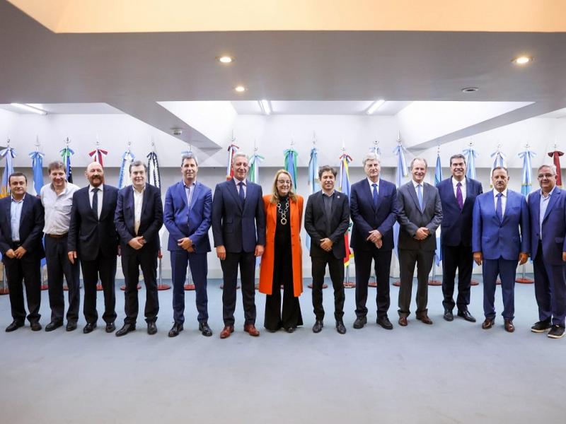 Los Gobernadores solicitaron una lista de unidad con integracin de carcter federal para los comicios, con una estrategia electoral superadora de la coyuntura y de carcter federal, convocando a otras fuerzas polticas.