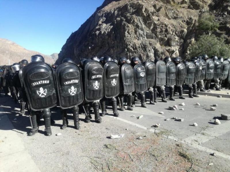 Consideramos inaceptable el uso desmedido de la fuerza por parte de las autoridades contra los manifestantes, y responsabilizamos directamente al Gobernador Morales por estos hechos repudiables, seal Soberanxs Tierra del Fuego.