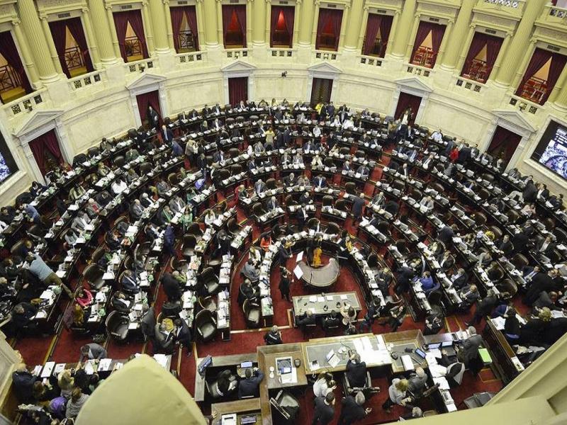 Las listas que participen de las PASO debern conseguir como mnimo el 1,5% de los votos vlidamente emitidos en la provincia para cada categora en juego para poder competir en las generales del 22 de octubre.
