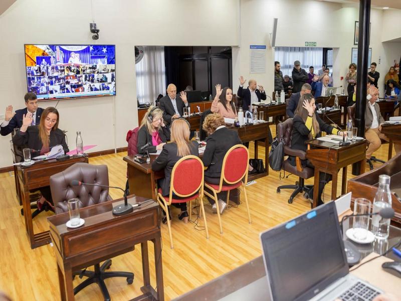 La Ley aprobada ayer tambin determina que el Gobierno deber informar mensualmente a la Legislatura sobre los avances que se registren en la mesa de dilogo abierta con los Municipios.