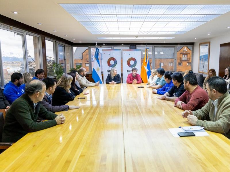 Nos comprometimos a seguir dialogando en agosto y en funcin de los recursos que tengamos se van a ir otorgando incrementos salariales, coment Agustn Tita.