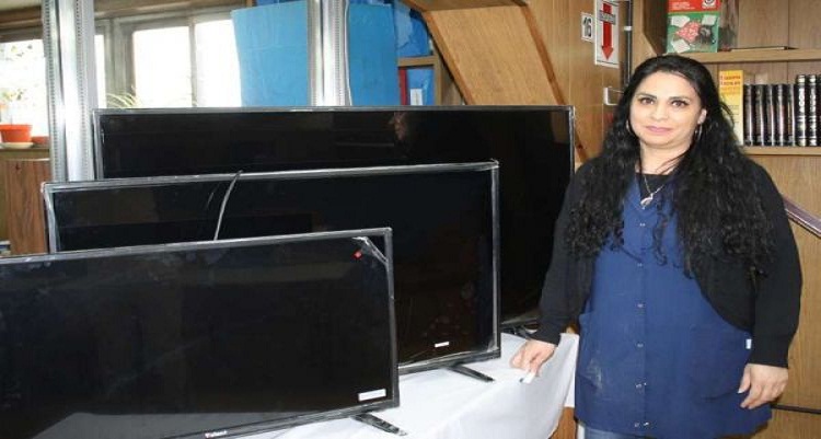 Fue muy sacrificada esa produccin de 7.500 televisores. Lamentablemente no pudimos quedarnos con un volumen para la venta local porque, una vez que empezaron a llegar los primeros camiones, Walmart gener una serie de ofertas y fue muy publicitado el te