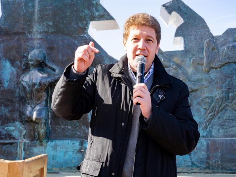 “Es necesario revisar de manera urgente nuestras normas nacionales y provinciales, como así el accionar de los funcionarios involucrados que han permitido que esta situación prospere”, señaló Gustavo Melella.