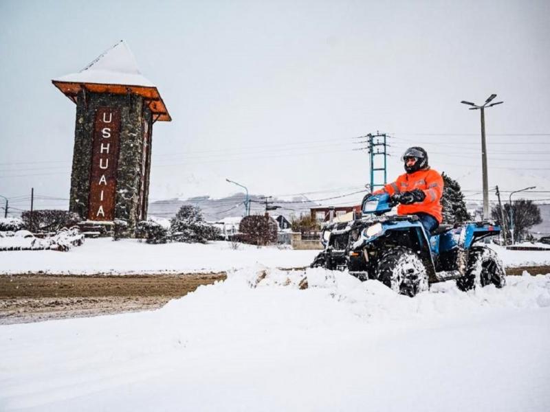 En la tarde-noche del jueves y madrugada del viernes, la situacin climtica persiste con precipitaciones nveas importante en el centro y sur de la provincia de Tierra del Fuego.