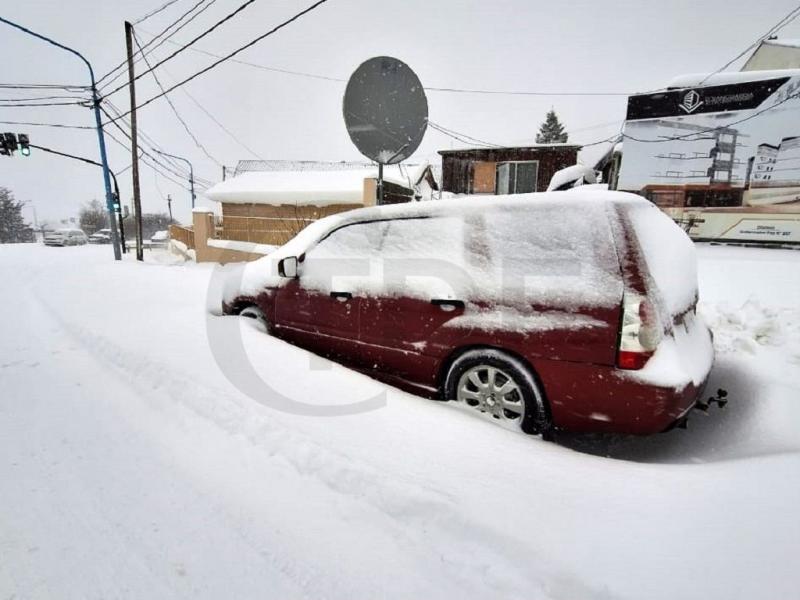 Promediando la maana del domingo, la zona centro y sur de Tierra del Fuego est con cielo nublado, visibilidad reducida, precipitaciones nveas. El SMN advirti sobre posibles fenmenos meteorolgicos con capacidad de dao.