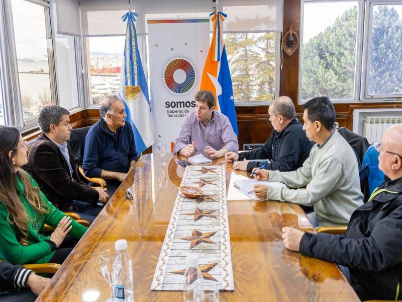Las partes acordaron enviar una nota al Jefe de Gabinete de Ministros de la Nacin, Agustn Rossi, para que se efectivice el pedido del Ministro de Defensa, Jorge Taiana, de cancelar la instalacin y puesta en funcionamiento del radar.