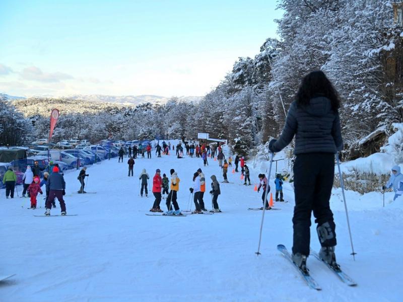 Para el presente fin de semana, la ciudad de Ro Grande, ya que alcanz un porcentaje de ocupacin del 87%, en tanto que en las ciudades de Ushuaia y Tolhuin, se prev una tasa de ocupacin hotelera del 80,6%; y 77,7% respectivamente.