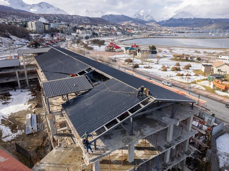 El nuevo edificio contar de 8.680 m2, distribuido en 3 niveles con la incorporacin de ms de 100 camas para internacin, reestructuracin de reas existentes y la incorporacin de nuevas especialidades.
