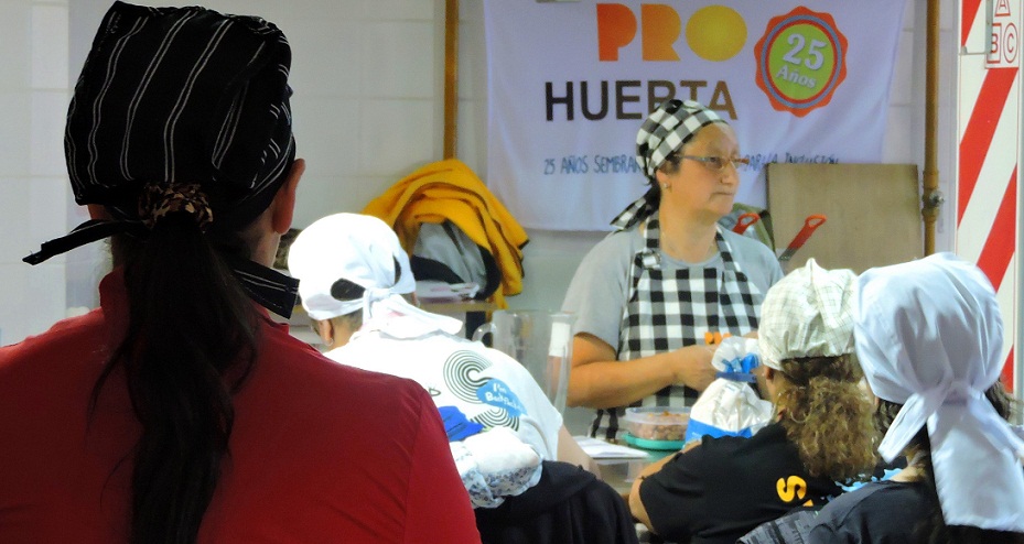 Durante la jornada especialistas del Departamento de Nutricin del Hospital Regional Ro Grande brindarn charlas sobre las Guas Alimentarias Argentinas, y representantes de la Direccin de Bromatologa de la Municipalidad de Ro Grande disertarn sobre 