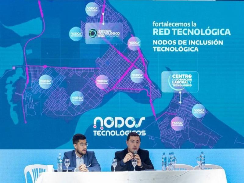 Contamos nuestra experiencia de gestin en ofrecer instancias de formacin y profesionalizacin para las juventudes en el campo de la tecnologa y el conocimiento, destac Gonzalo Ferro.