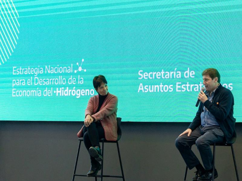 Tierra del Fuego tiene que tener a la Universidad, al Estado, a la industria, pensando en los equipos que se necesitan para el hidrgeno verde, en todo lo que esta industria necesita, seal Gustavo Melella.