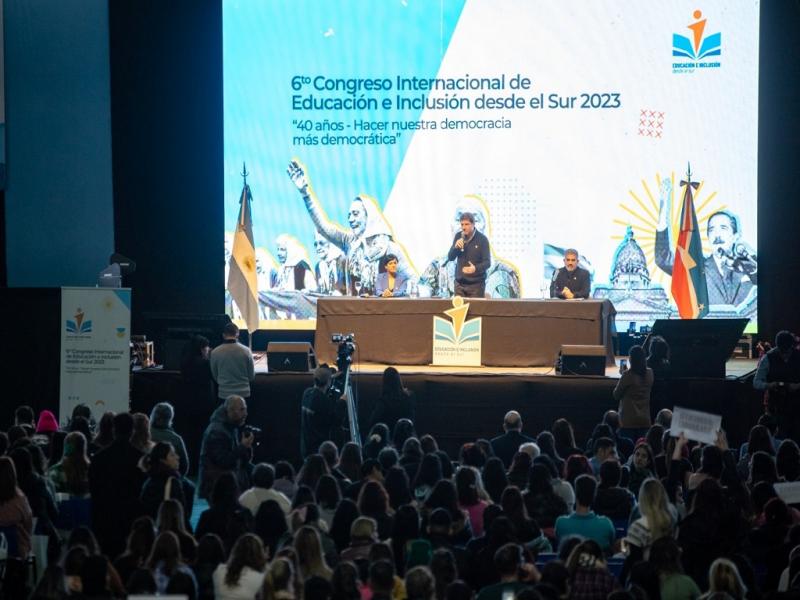 Es una decisin que sigamos formndonos y sigamos capacitndonos con las experiencias de ustedes pero tambin con la experiencia del formador, resalt Gustavo Melella.
