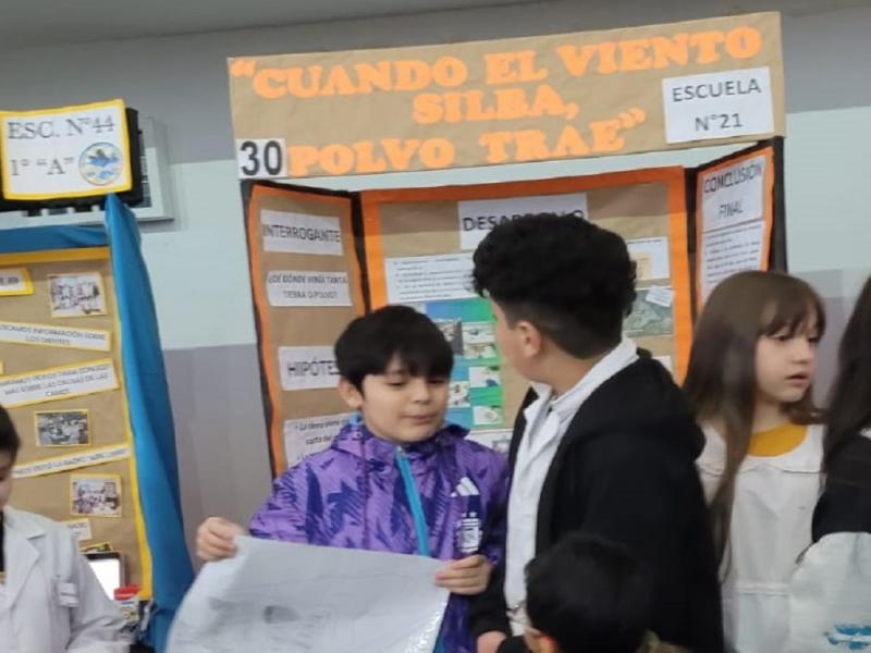 Este proyecto surgi a principio de este ciclo lectivo, empieza con una investigacin de los chicos en la Escuela y en la casa, y luego profundizamos para saber cul era la situacin de la Laguna, coment la Docente Liliana Moschen.