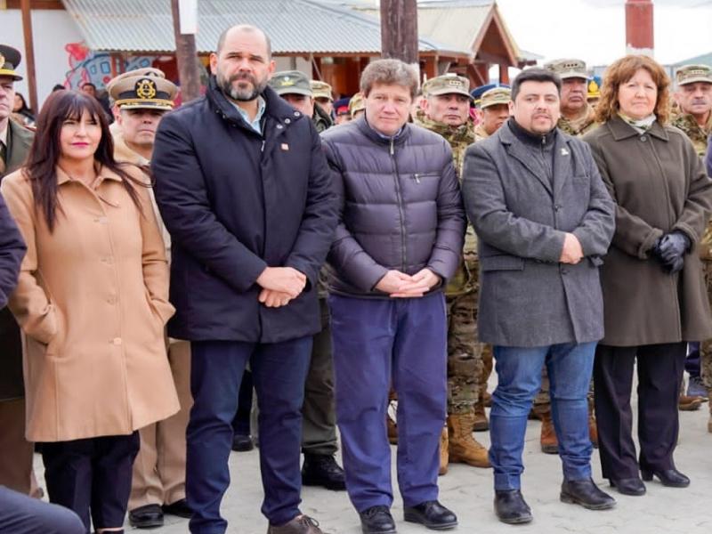 “Desde el Gobierno provincial se prevé continuar con nuevas obras de agua, gas y electricidad, donde para esta última se construirá la nueva planta de generación eléctrica”, adelantó Melella en el marco del 51º aniversario de Tolhuin.