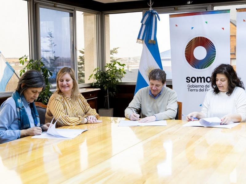 A partir de este convenio, Tierra del Fuego se convirti en la cuarta provincia en rubricar el acuerdo, con el objetivo de promover la cooperacin entre efectores de todas las jurisdicciones del pas.