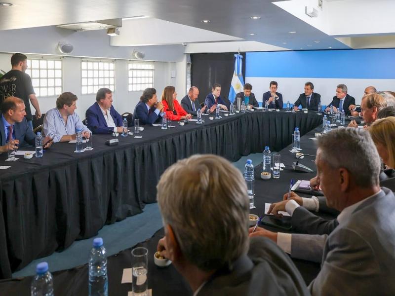 Los Mandatarios ratificaron el respaldo a Massa de cara a la segunda vuelta electoral, recalcando la necesidad de promover la unin nacional, afianzar la justicia, promover la educacin, garantizar la seguridad y el bienestar general.