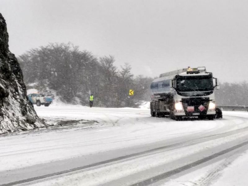 Ante dicha situacin, se recomienda circular con precaucin debido a los posibles cambios repentinos en las condiciones climticas actuales y evitar salir a la ruta. En caso de emergencia comunicarse al 911.