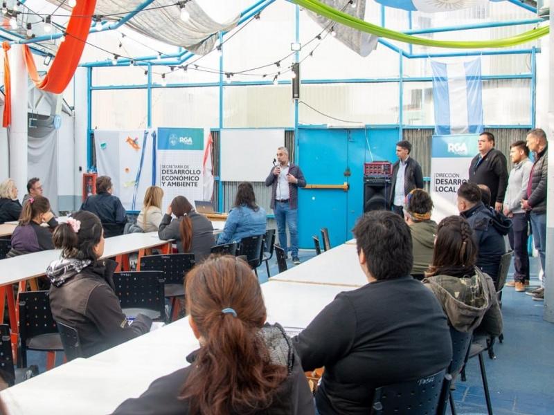 La propuesta dar inicio de manera presencial el prximo 15 de noviembre, con una duracin de 4 clases. Las Motivaciones de Emprender, se brinda en el marco del Programa Hecho en Ro Grande.
