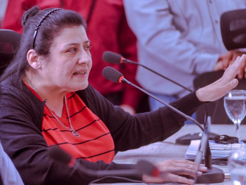 Creo que la discusin ya debera estar sanada en gran parte porque no tiene que ver ya con una cuestin de costos, sino con una cuestin de servicio, de la inmediatez, indic Laly Mora.