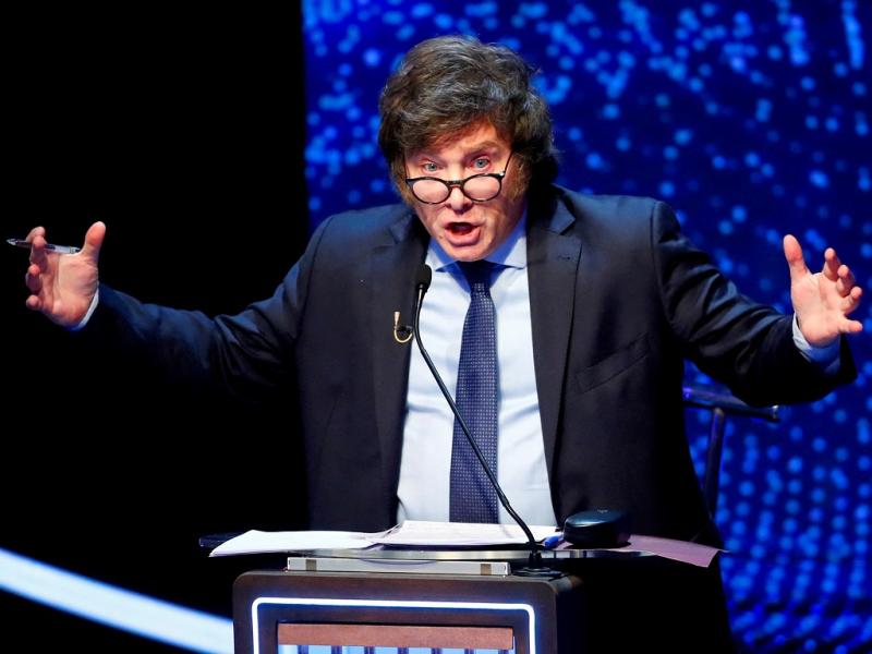 Tanto la estructura del debate como los seis ejes temticos, fueron consensuados por los equipos de campaa de ambos candidatos. Unin por la Patria rechaz la solicitud libertaria.