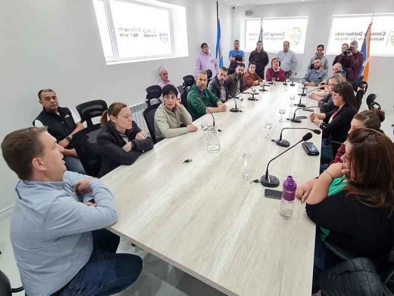 Son vecinos y vecinas de nuestra ciudad, donde tambin trajeron la palabra de los usuarios y vuelvo a recordar que ms de 4.000 personas eligen todos los das manejarse y trasladarse con esta plataforma digital, coment Laly Mora.