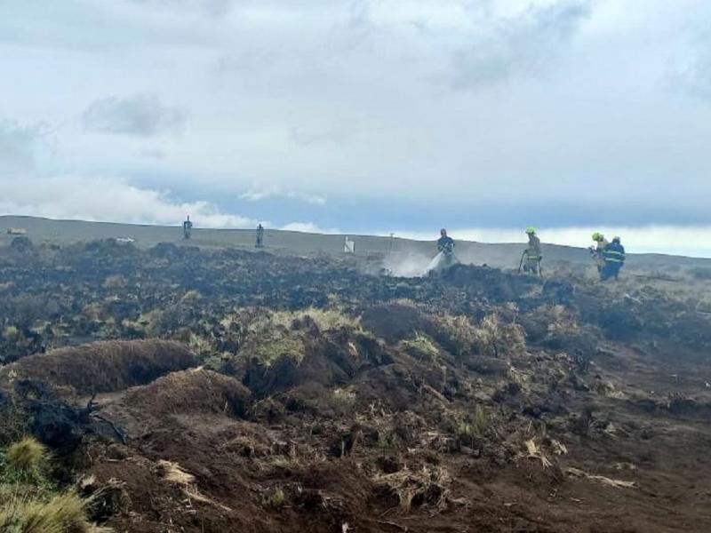 Debido a la persistencia de la actividad elctrica en la zona, se recomienda evitar salir al campo y a la montaa. En caso de avistar columnas de humo, llamar inmediatamente al 103 o al 911.