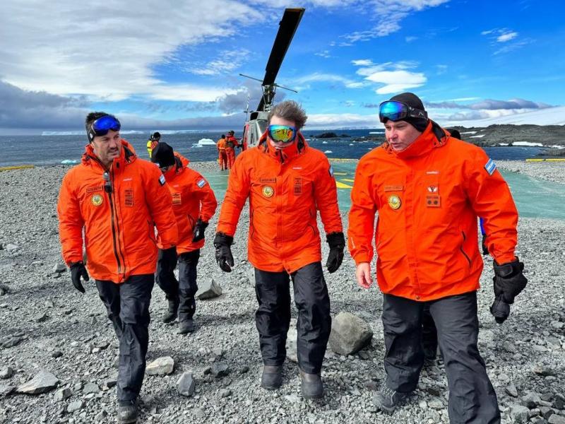 Milei estuvo en la Antrtida Argentina, pero el rea de prensa de Presidencia de la Nacin, nunca mencion que la Antrtica Argentina pertenece a la provincia de Tierra del Fuego, Antrtida, e Islas del Atlntico Sur.