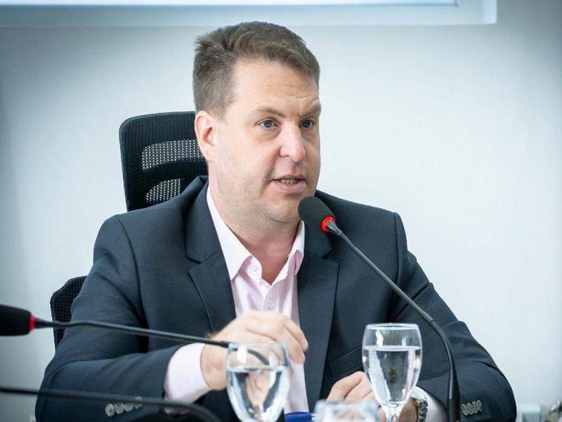 A priori vamos a solicitar reuniones con los directivos para interiorizarnos an ms en la realidad de la Obra Social y analizaremos qu herramienta legislativa es la ms adecuada para intervenir, indic Ral Von Der Thusen. 