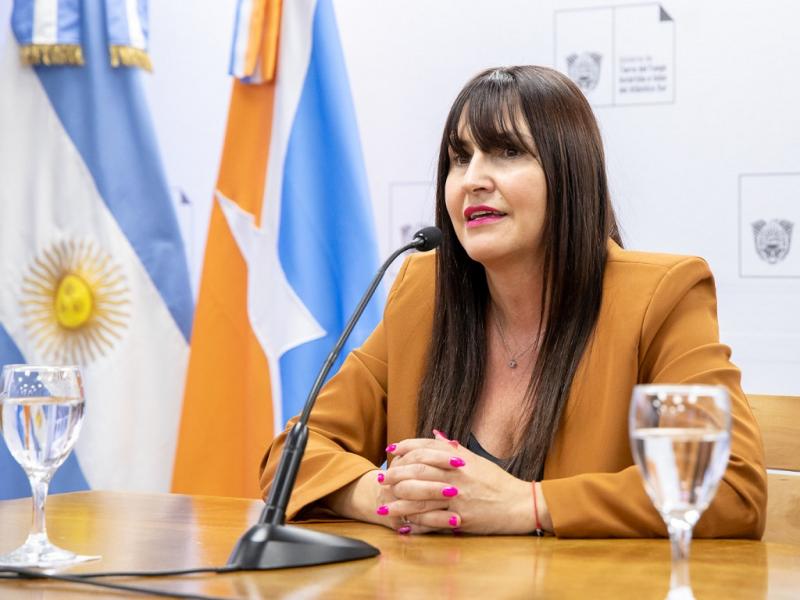 Es difcil comprender que an no se entienda la importancia geoestratgica de nuestra provincia, una de las principales fuentes de hidrocarburos y productos industriales de nuestro pas, remarc Karina Fernndez.