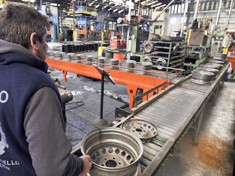 En diciembre, el 53,4% de las empresas report dificultades para reponer stocks, especialmente en la obtencin de materias primas e insumos. Estos resultados surgen del ndice de Produccin Industrial Pyme (IPIP) que elabora CAME.