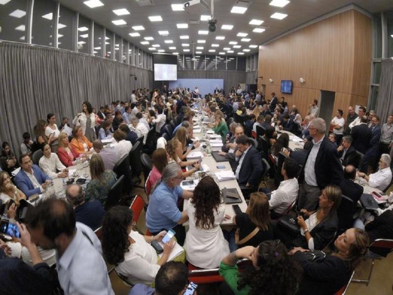 La iniciativa, que contempla una emergencia pblica, privatizaciones, limitaciones a la protesta, entre otros puntos, ser debatida en una sesin maratnica este jueves y viernes.